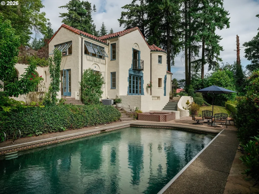 Historic 1925 Mediterranean Estate in Dunthorpe 1
