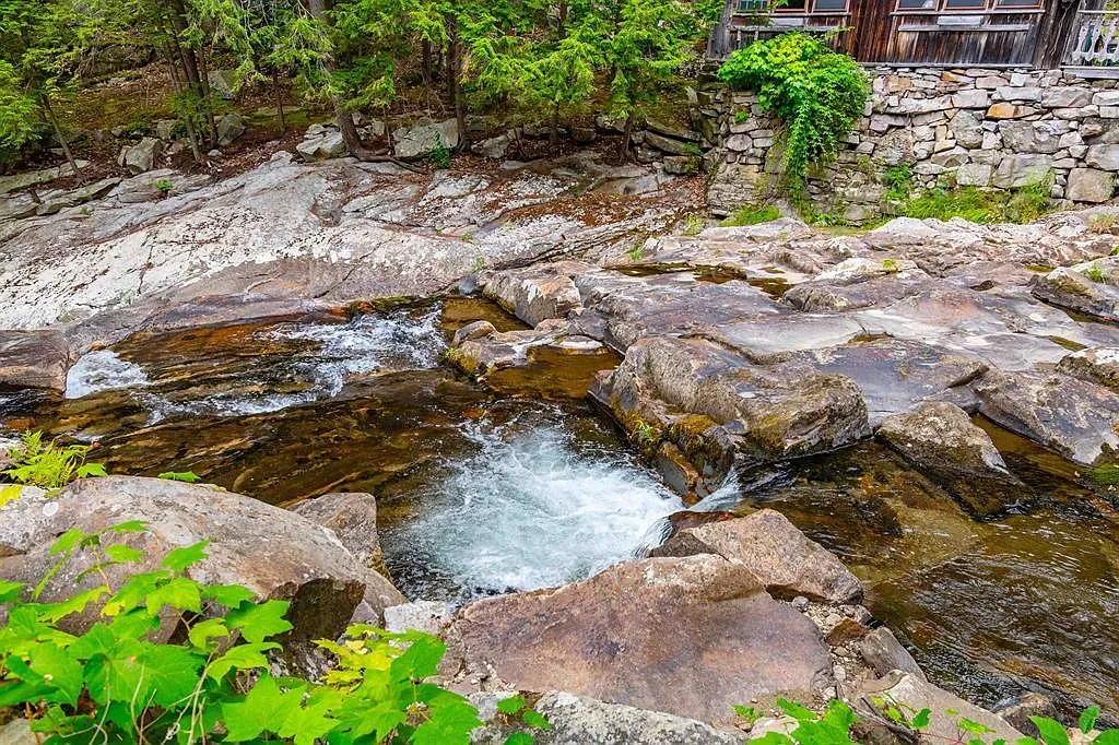 Historic 1799 Mill Retreat on Lewis Creek 28