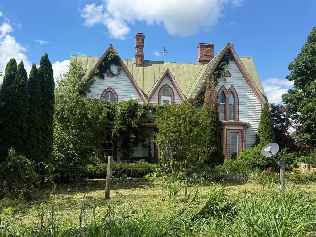 Windy Willows: An 1890 Gothic Revival Farmhouse in Kentucky 3b87e6971e0f3ef728d24a94e7be9d81 uncropped scaled within 1536 1152