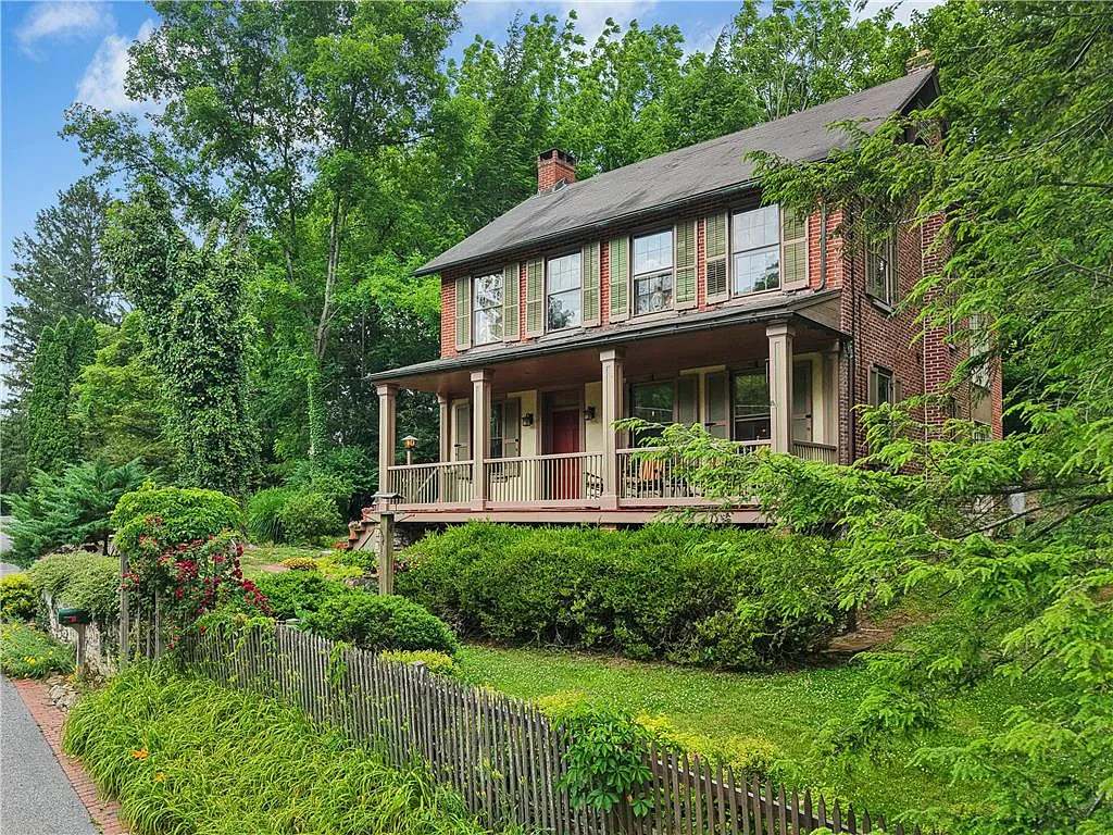 A Creekside Mill House with 18th-Century Roots in Bethlehem, Pennsylvania b6d53c106fed7311bac386c9a3bce4cf uncropped scaled within 1536 1152