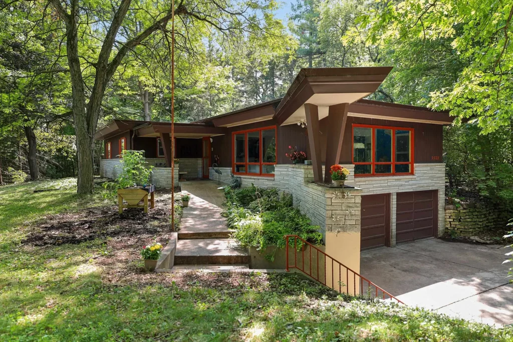 A 1960 Wright-Inspired Ranch in Green Bay 1