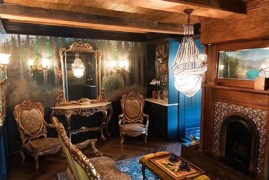A Pirate Ship on Williams Lake: Idaho’s Remarkable Shipwreck House 11