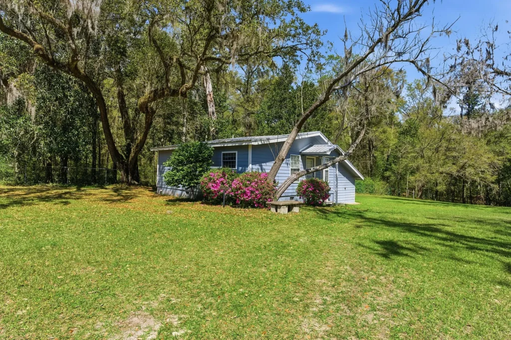 The c.1821 Elmore–Henderson House in Walterboro, SC 14