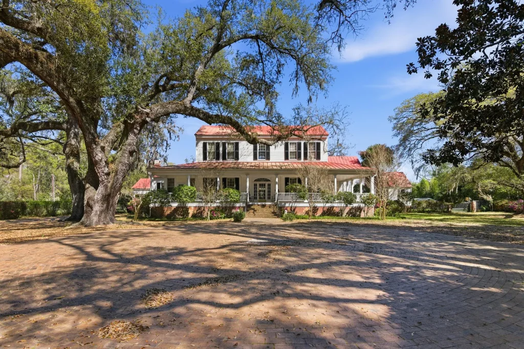 The c.1821 Elmore–Henderson House in Walterboro, SC 15