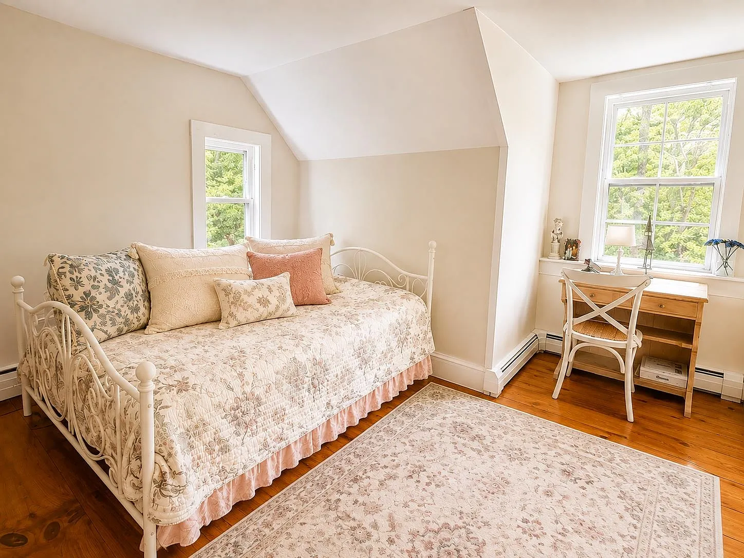 A Charming 1930 Vermont Home on the Rock River 17