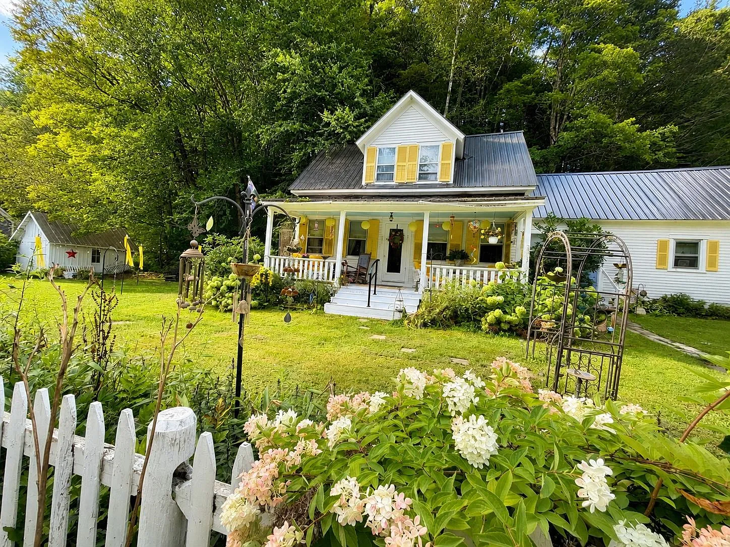A Charming 1930 Vermont Home on the Rock River 2