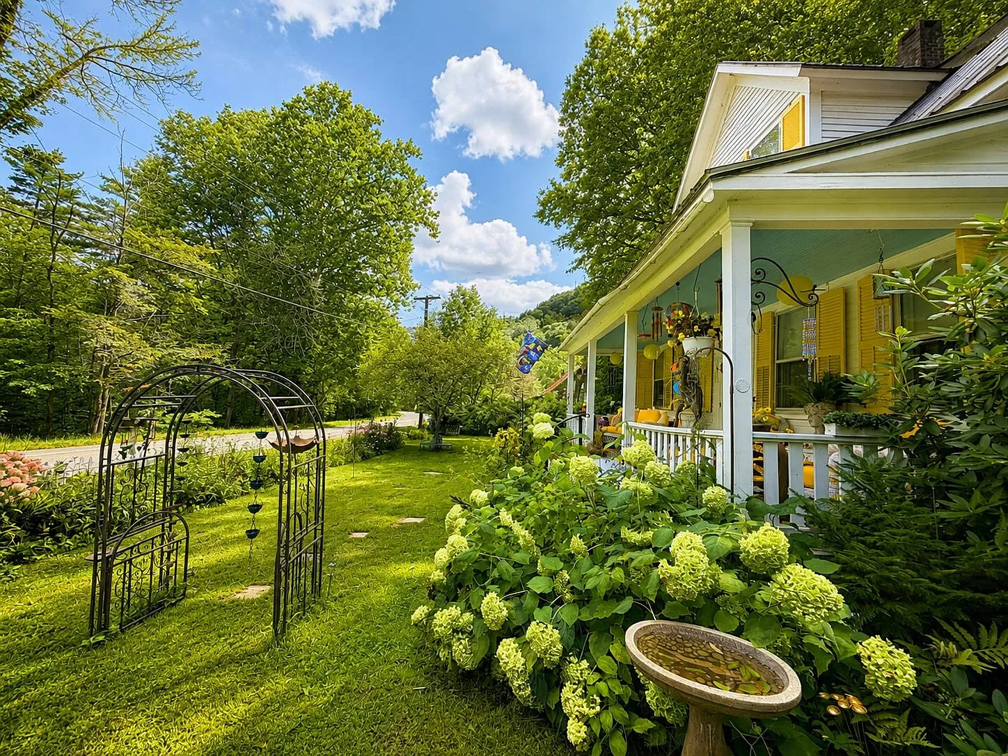 A Charming 1930 Vermont Home on the Rock River 20