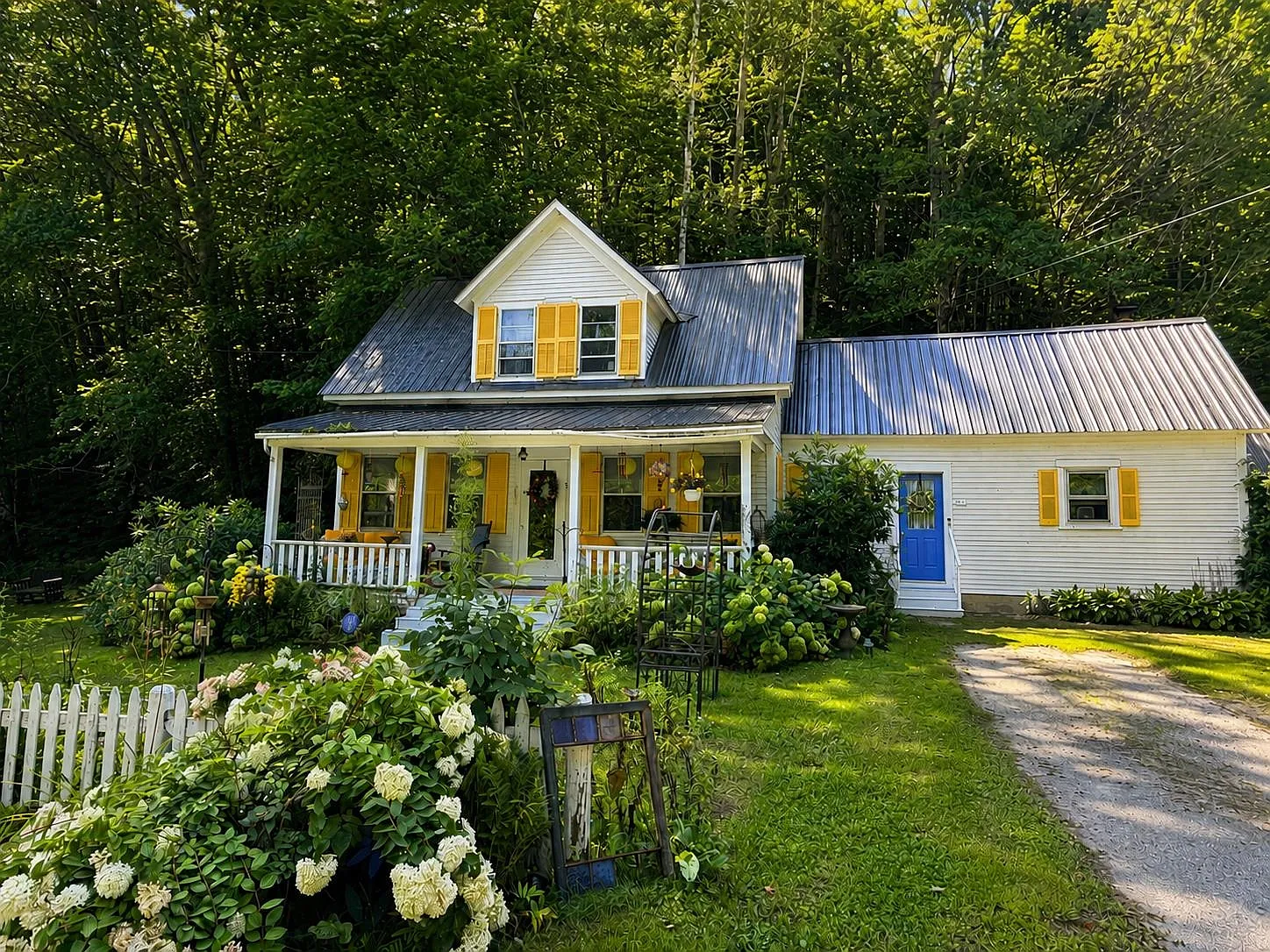 A Charming 1930 Vermont Home on the Rock River 21