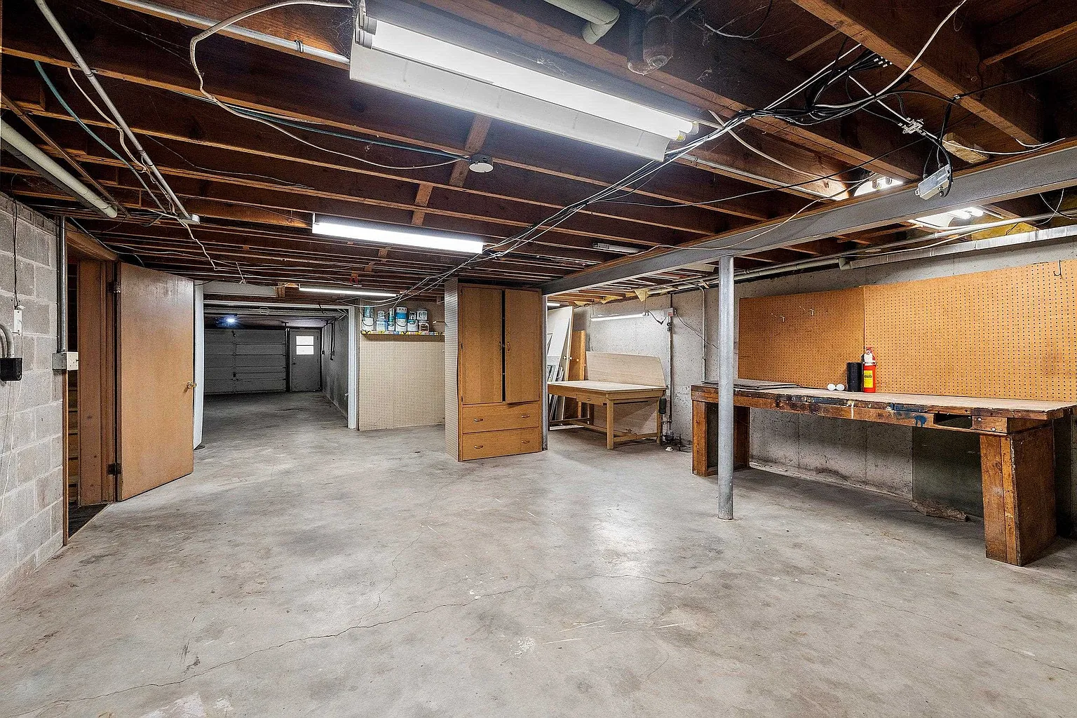 A 1960 Wright-Inspired Ranch in Green Bay 23