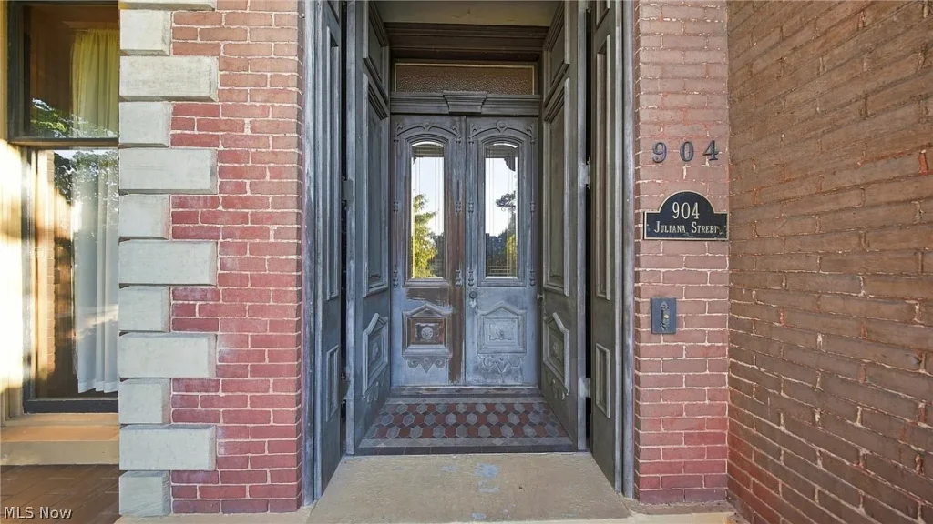 The 1878 Chancellor House in Parkersburg, West Virginia 3
