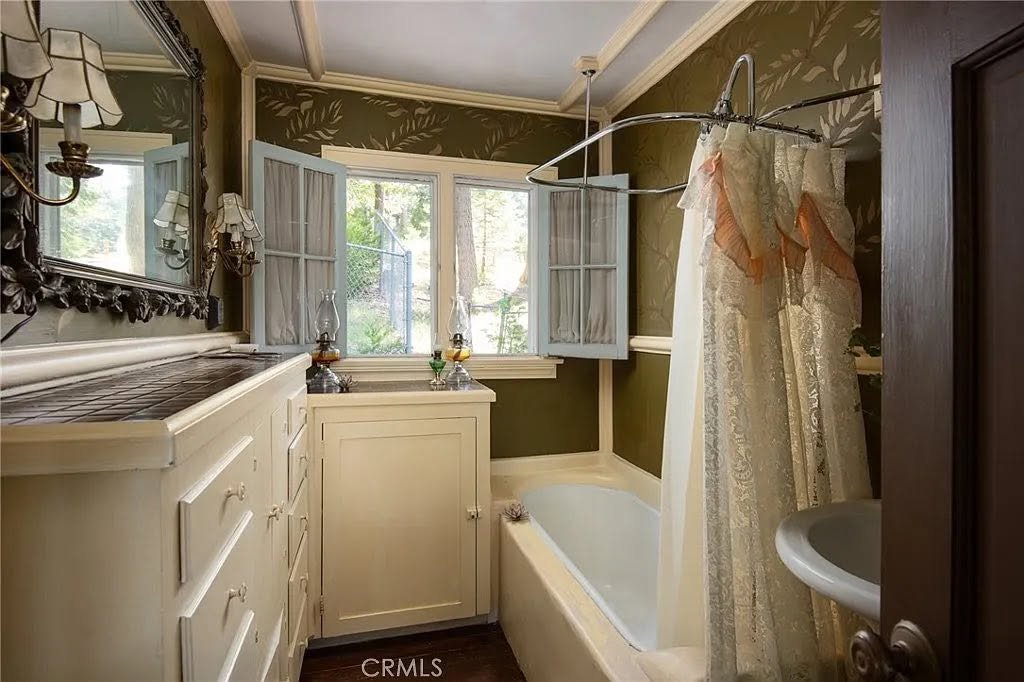 Hidden Among the Pines: A Storybook Cabin with Timeless Character in Twin Peaks, California 8