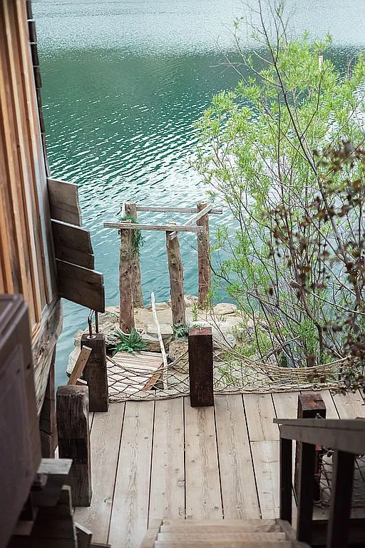 A Pirate Ship on Williams Lake: Idaho’s Remarkable Shipwreck House 9